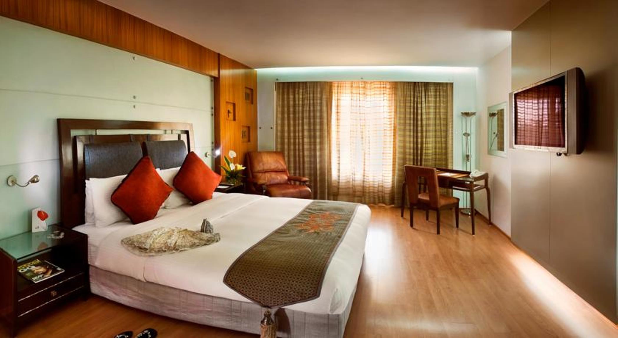 The Lalit Mumbai Hotel Екстериор снимка A room at the hotel