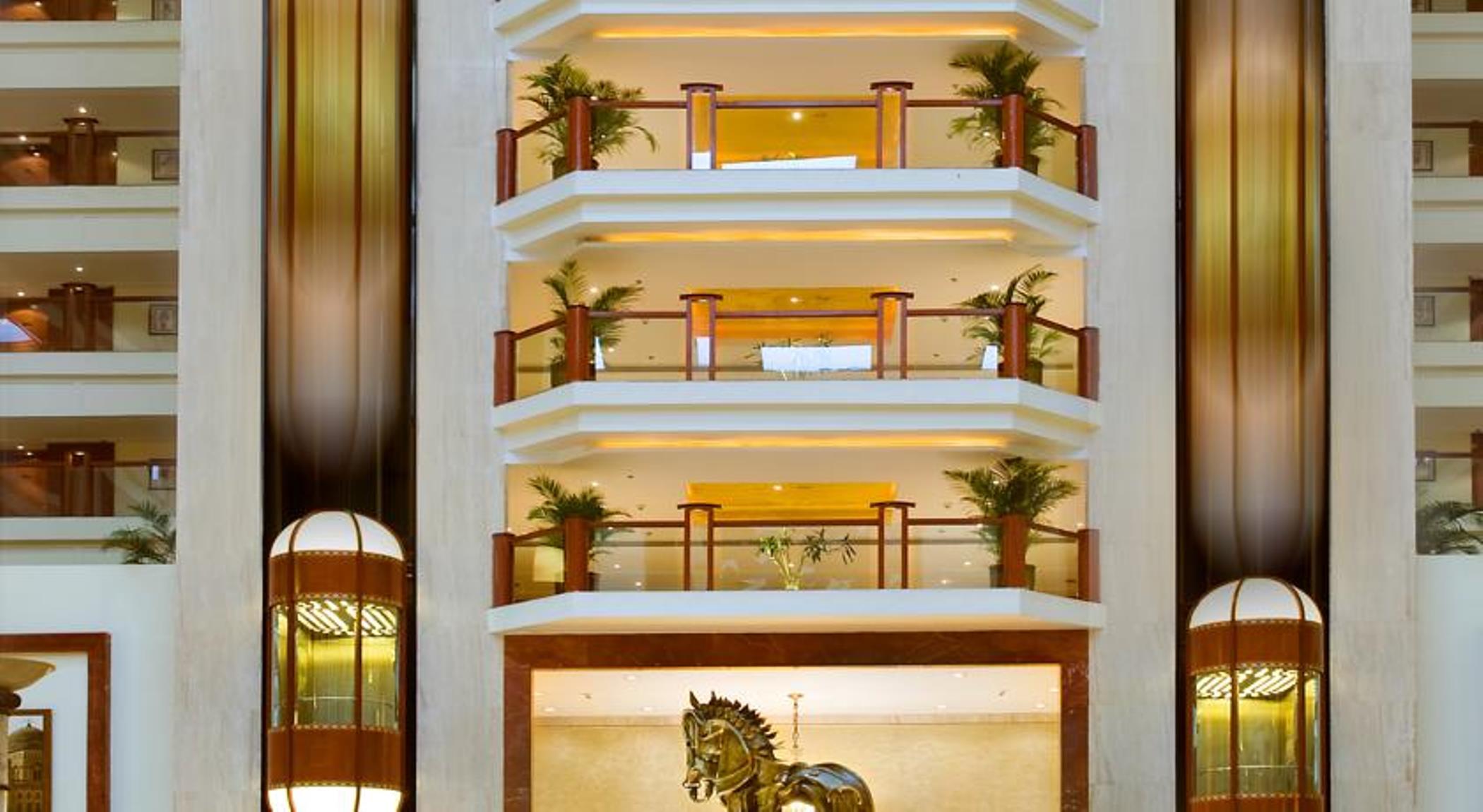 The Lalit Mumbai Hotel Екстериор снимка The lobby of the hotel