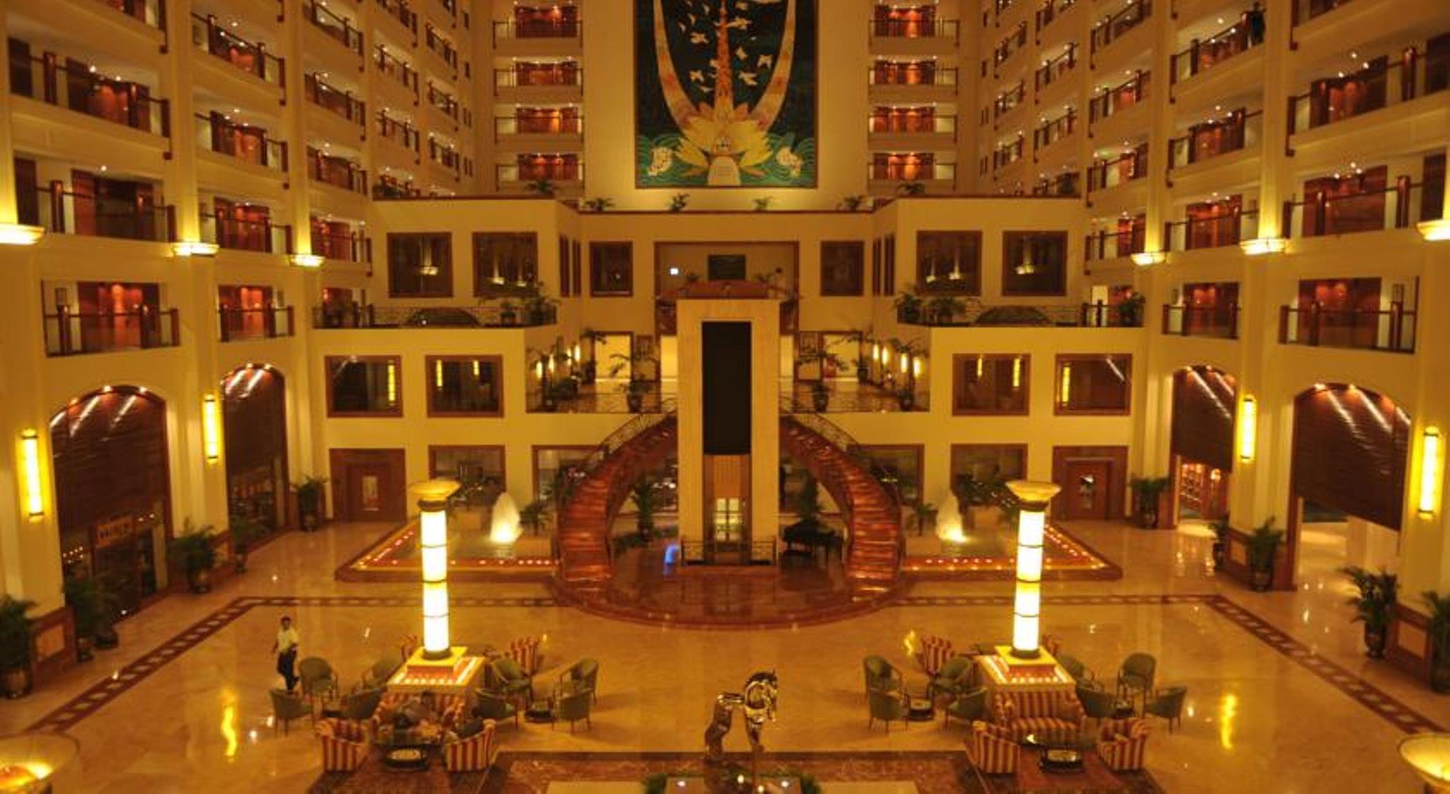 The Lalit Mumbai Hotel Екстериор снимка The interior of the hotel