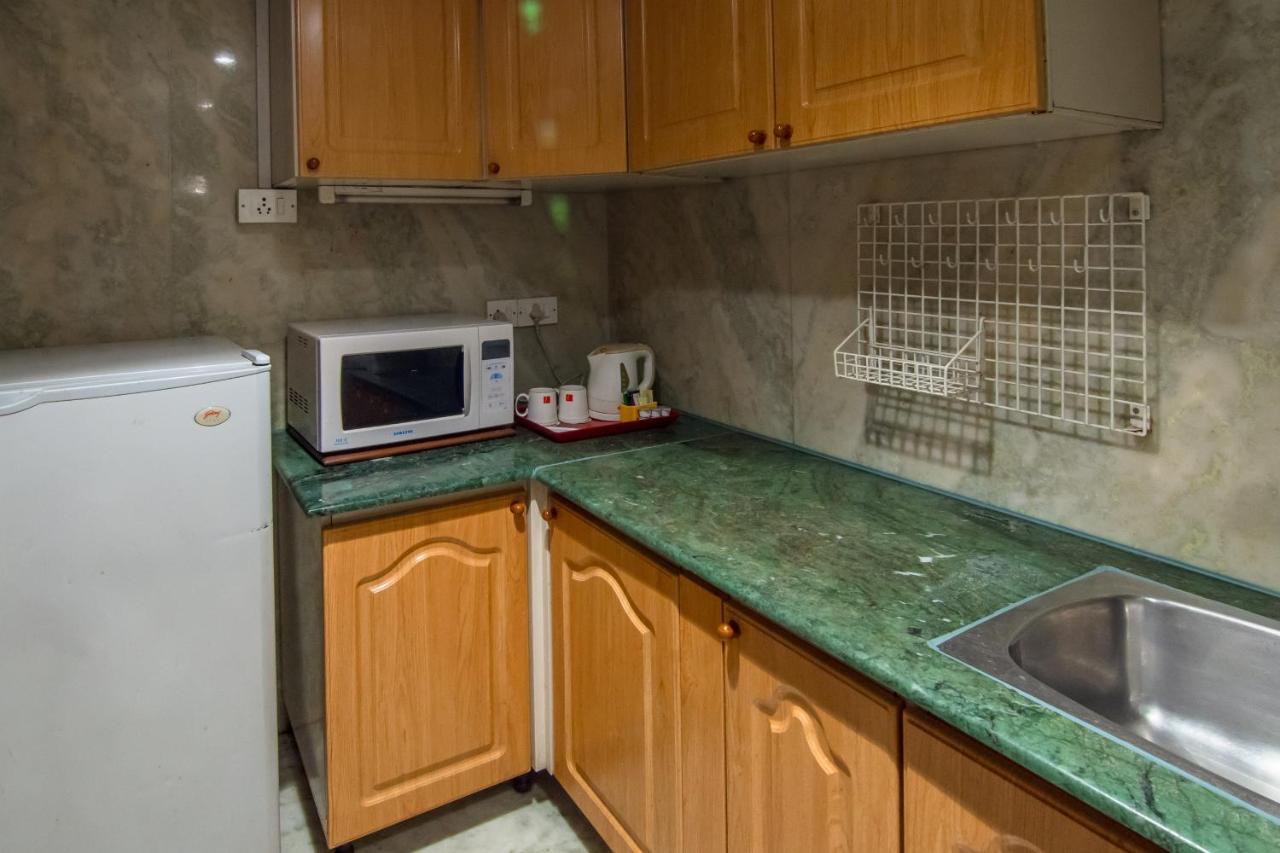 The Lalit Mumbai Hotel Екстериор снимка A typical kitchen in a guest room at the hotel