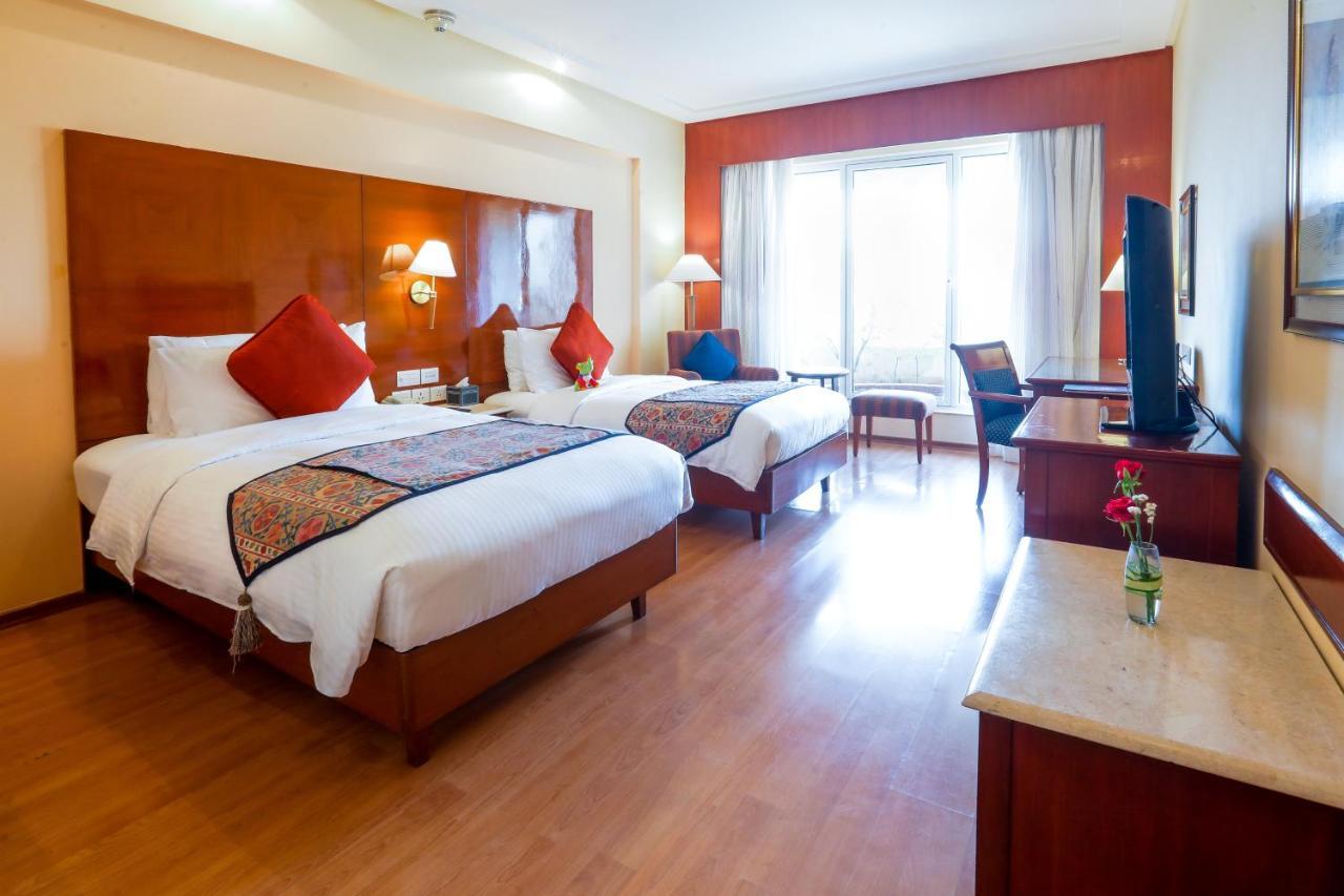The Lalit Mumbai Hotel Екстериор снимка Deluxe Room