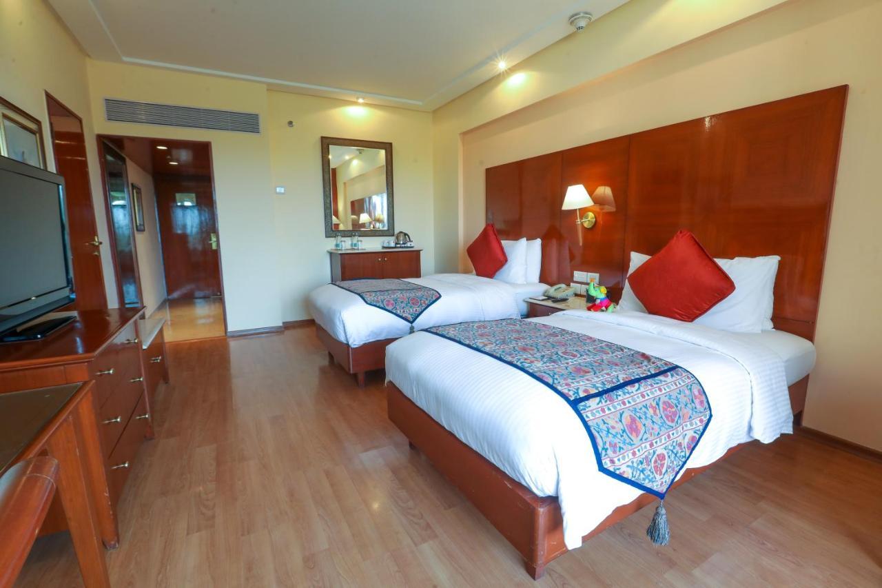 The Lalit Mumbai Hotel Екстериор снимка Deluxe Room