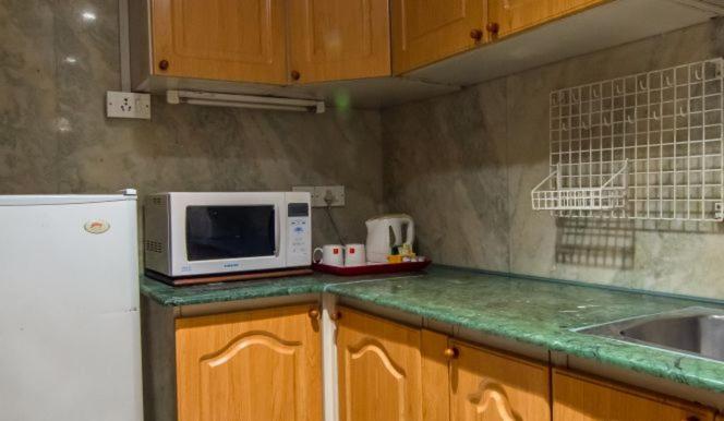The Lalit Mumbai Hotel Екстериор снимка A typical kitchen in a one-bedroom apartment