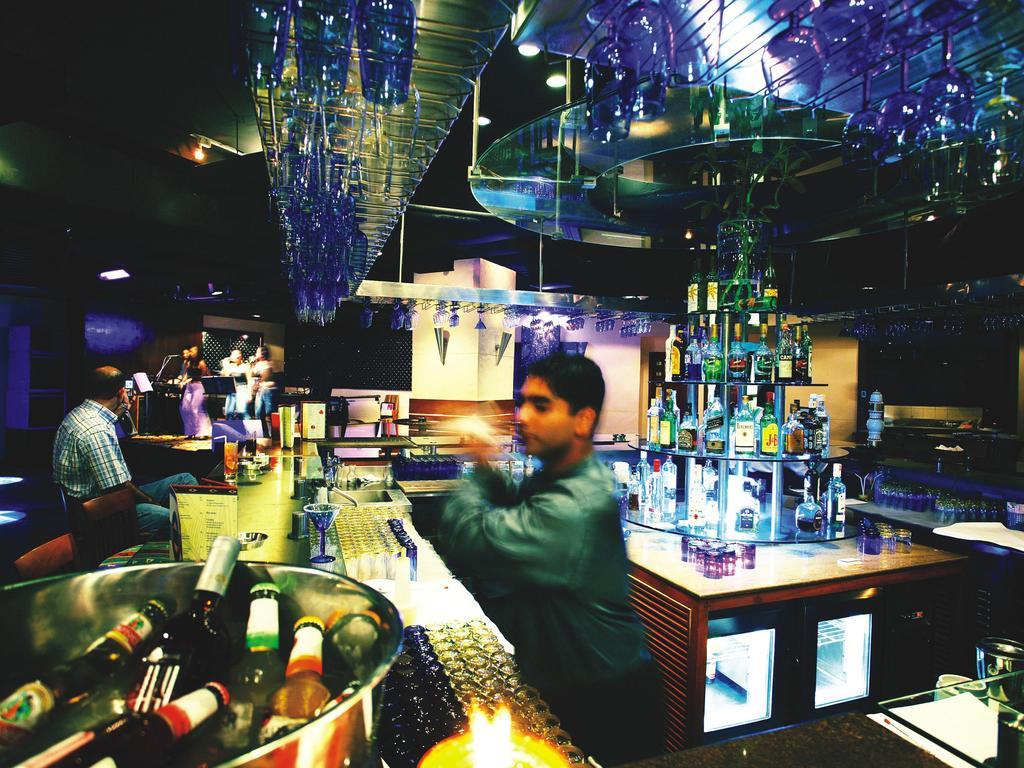 The Lalit Mumbai Hotel Екстериор снимка The bar at the nightclub
