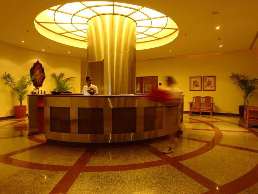 The Lalit Mumbai Hotel Екстериор снимка The lobby of the hotel