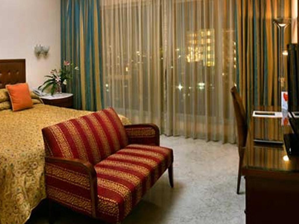The Lalit Mumbai Hotel Стая снимка A room at the hotel
