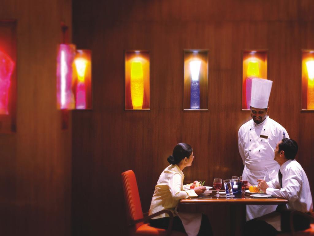 The Lalit Mumbai Hotel Ресторант снимка A restaurant in a hotel