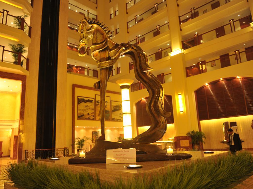The Lalit Mumbai Hotel Екстериор снимка The lobby of the Grand Hotel