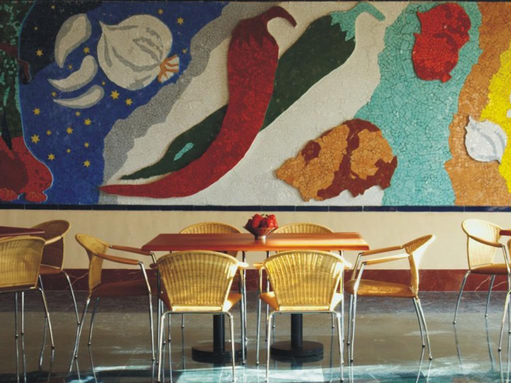 The Lalit Mumbai Hotel Екстериор снимка Interior of a Chipotle restaurant